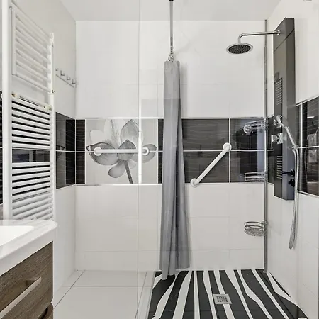 Dom wakacyjny Herault Terrace Premium 2-bedroom With Terrace & In *